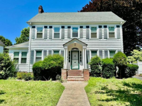Huge Remodeled House Close to Yale with Backyard